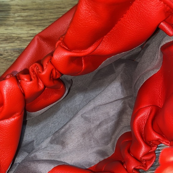 Minimalist Ruched Satchel Bag - Picture 4 of 4